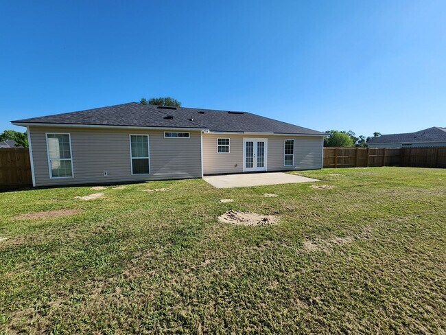Building Photo - Spacious & Modern Ray City Retreat with Large Lot & Privacy!