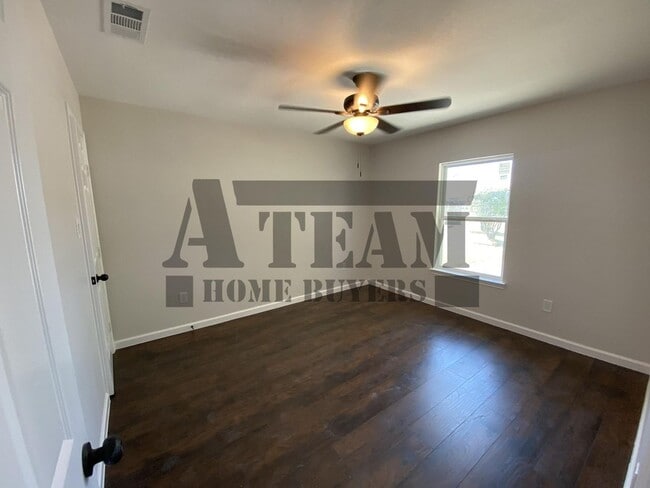 Building Photo - 4 Bedroom 2 Bathroom home for rent!