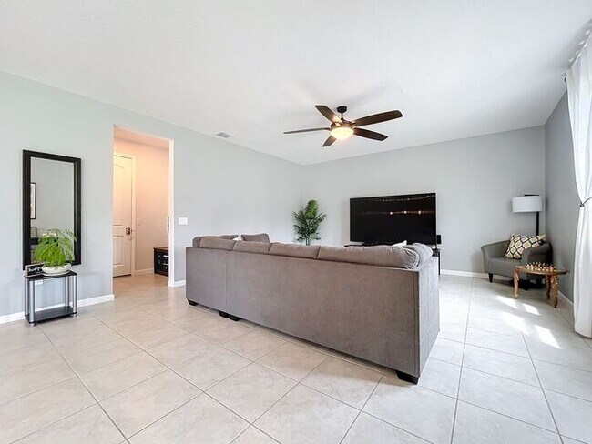 Building Photo - 5/3 Spacious Lake County Home