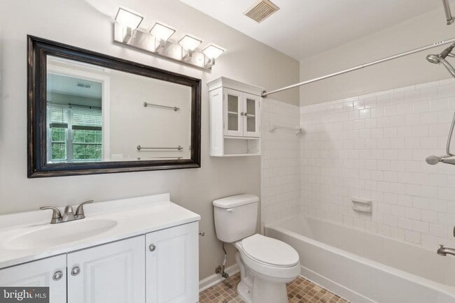Building Photo - 7191 Fairfield Ct
