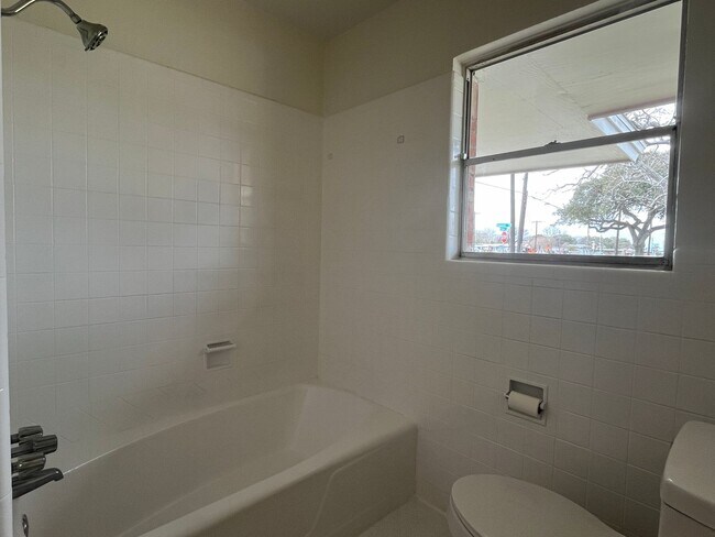 Building Photo - 3 Bedroom 2 Bath in Hopper Subdivision