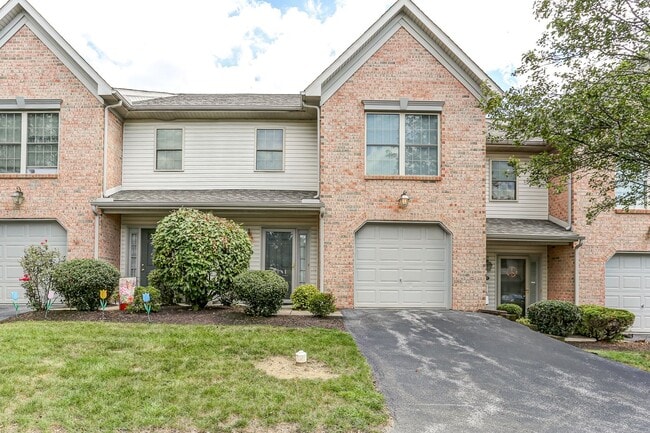 Primary Photo - Three bedroom two and a half bathroom town...