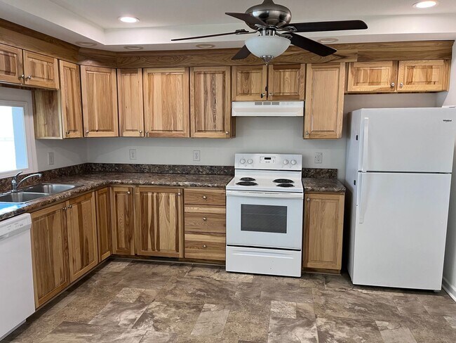 Building Photo - 1014 Aileen Cir