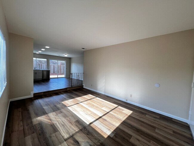 Building Photo - East Petaluma Four Bedroom Home