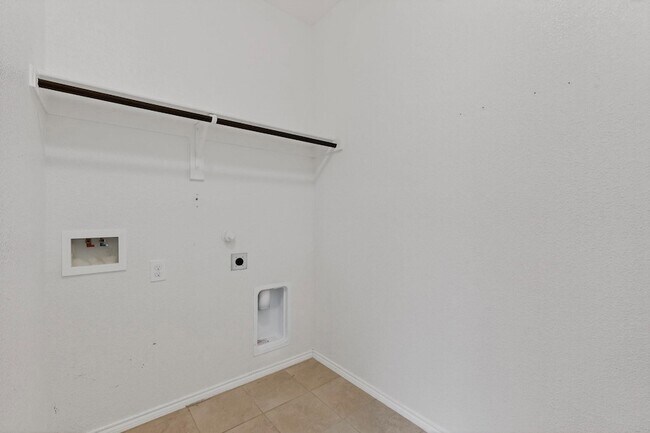 Building Photo - 6212 Topsail Dr