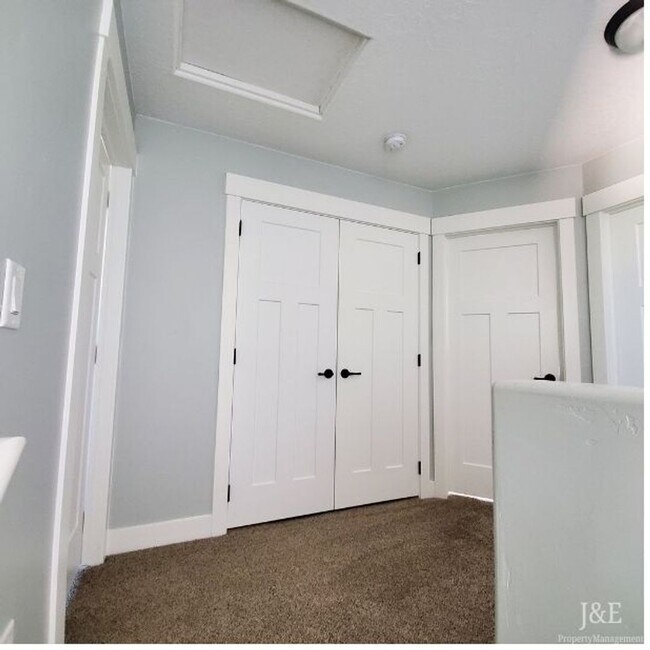Building Photo - 537 W 2150 N