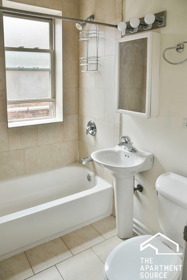 Building Photo - 3810 N Sheffield Ave