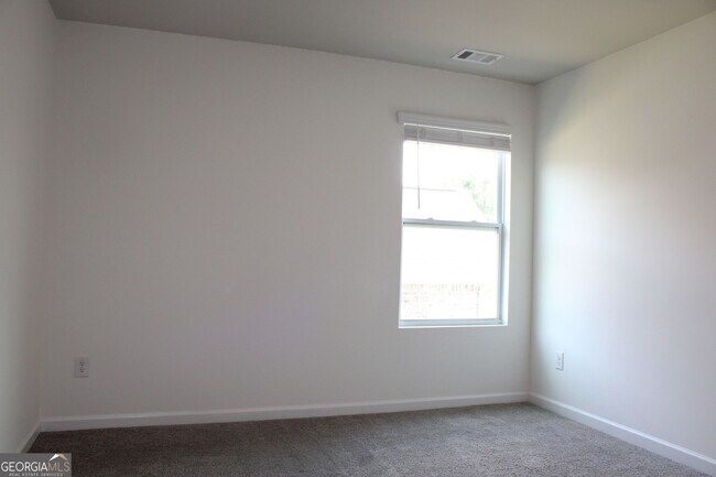 Building Photo - 9220 Golfview Cir