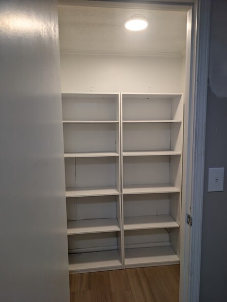 Building Photo - 200 E Jean St