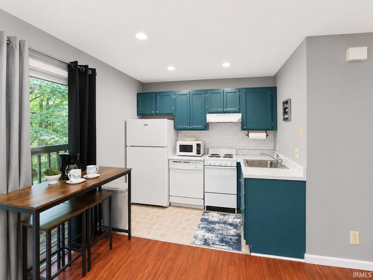 Building Photo - 9305 S Pointe Retreat Dr