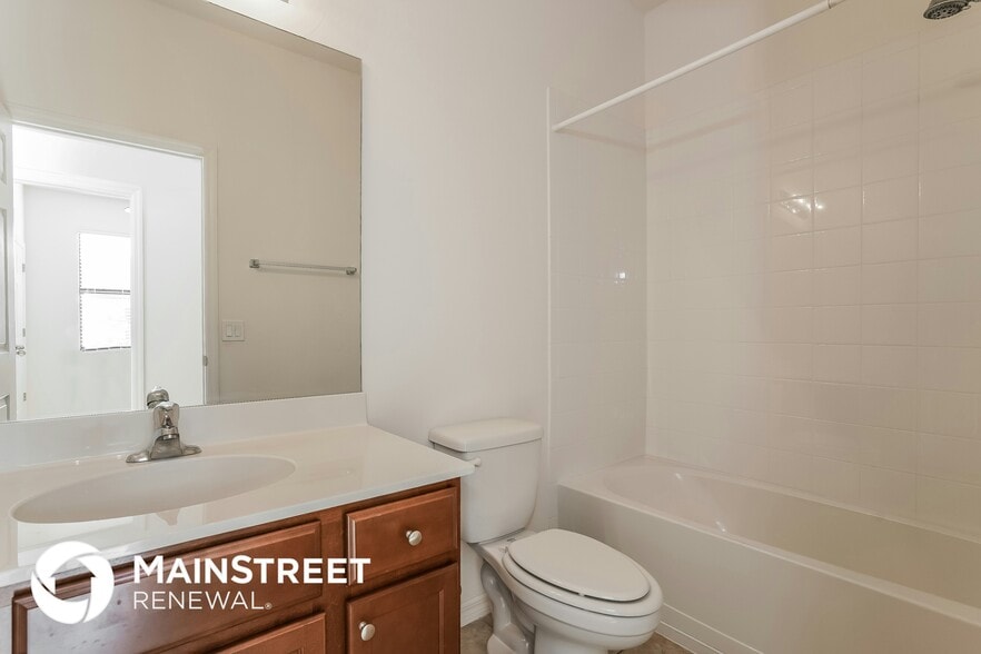 Building Photo - 945 SW 6th Pl