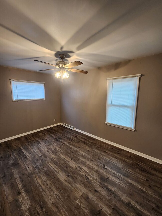 Building Photo - 612 S 8th St