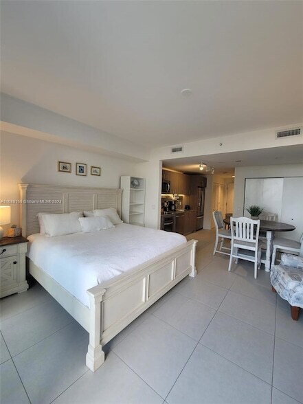 Building Photo - 5350 NW 84th Ave