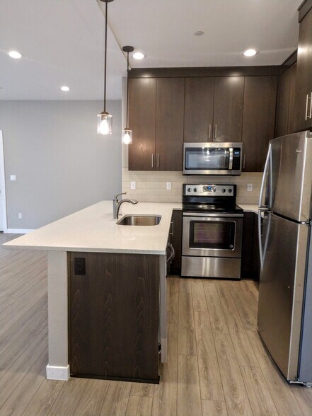 Building Photo - 1906 SE Tacoma St