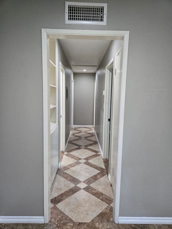 Building Photo - 2504 N Bourbon St