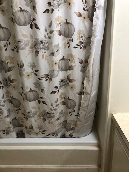 Building Photo - 5449 Bain St