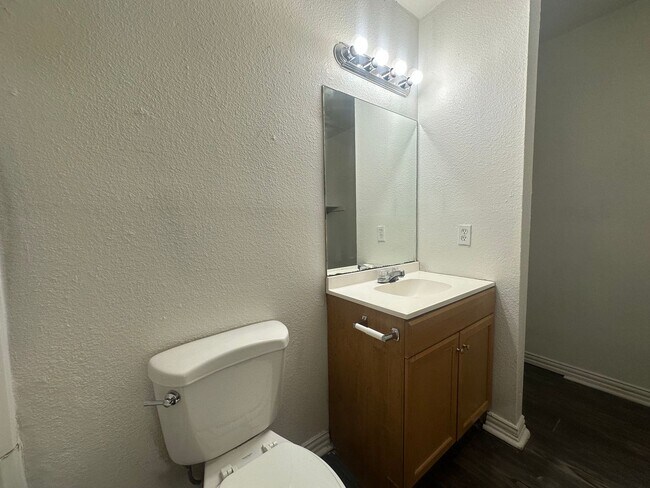 Building Photo - 4001 Colonial Sun Dr