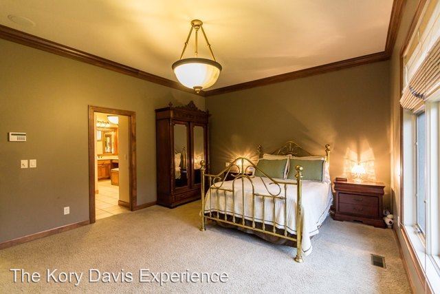 Building Photo - 2808 S Saint Charles Ln