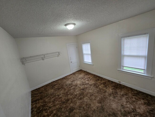 Building Photo - 3302-3304 Parkwood