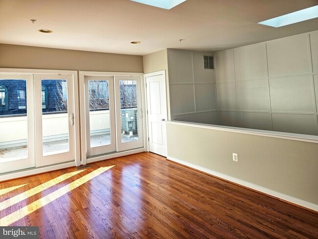 Building Photo - 12 S Regester St