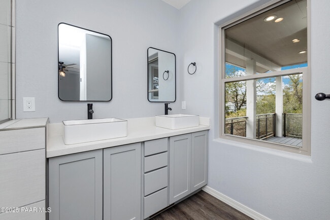 Building Photo - 305 Remington Trail