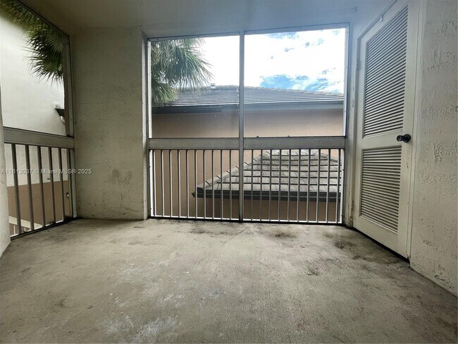 Building Photo - 9701 Westview Dr