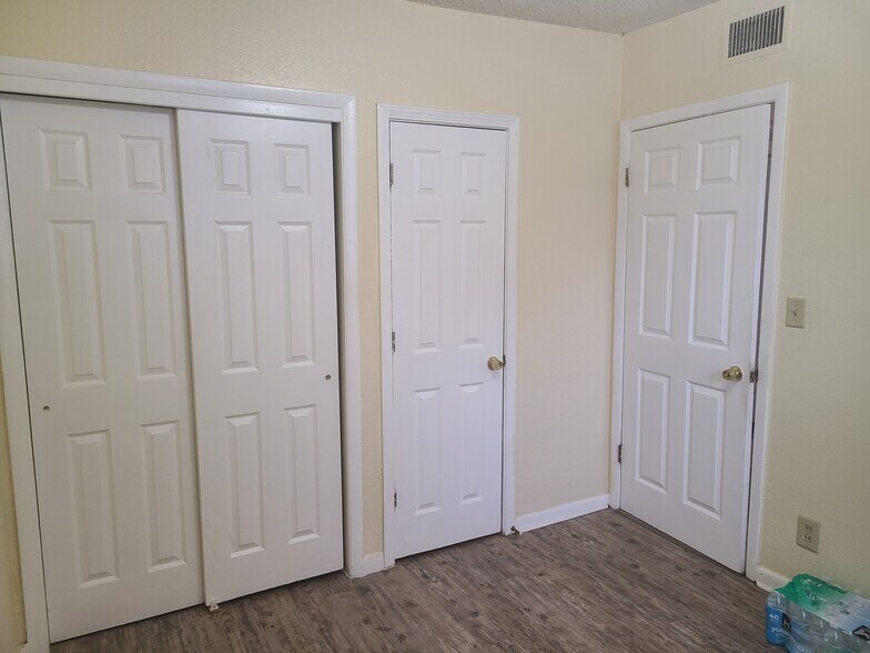 Building Photo - 1564 W 14th St