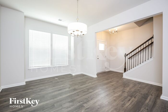 Building Photo - 10 Ramblehurst Rd