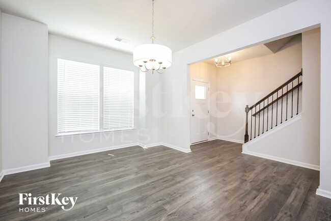 Building Photo - 10 Ramblehurst Rd
