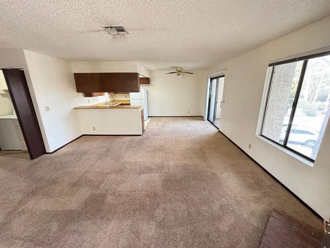 Building Photo - Cozy 2Bed/2Bath- 2 Story Condo w/ Beautifu...