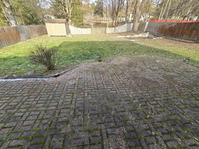 Building Photo - 205 Elmbrook Dr