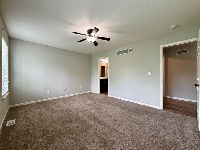 Building Photo - 1204 Louisville Dr