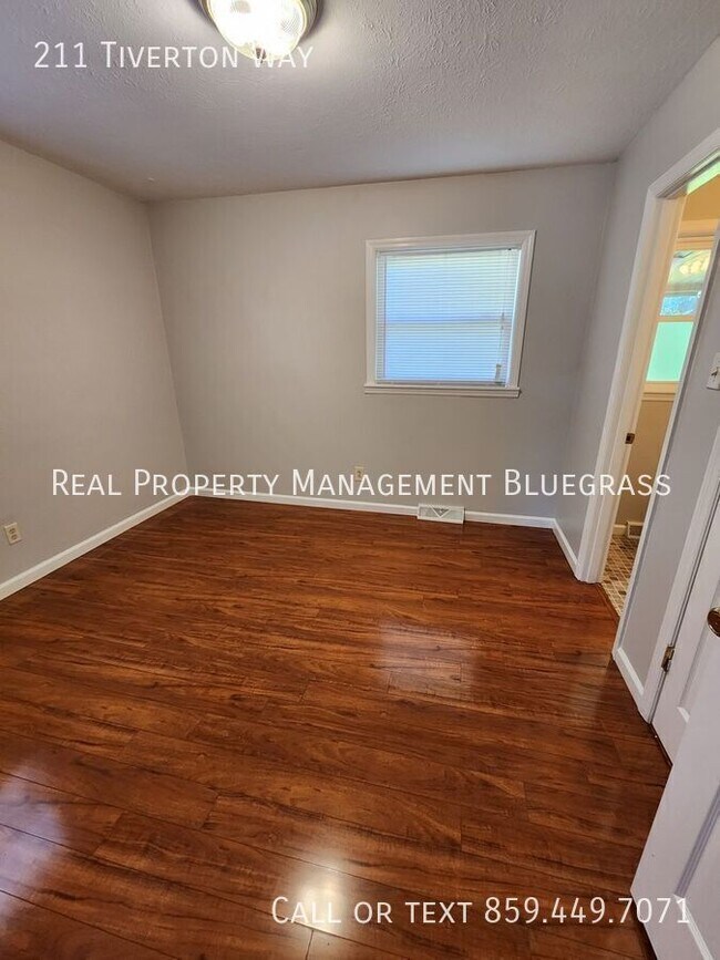 Building Photo - 211 E Tiverton Way