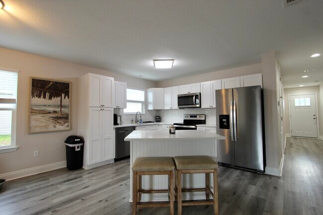 Building Photo - 5366 Highview Dr