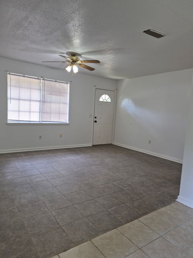 Building Photo - 531 Ashmore Rd