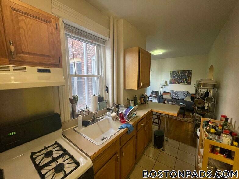 Building Photo - 16 Fuller St