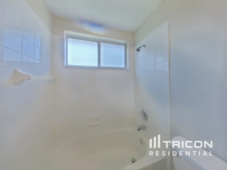 Building Photo - 22210 Bell Harbor Dr