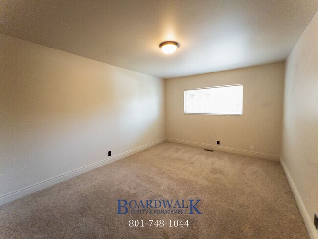 Building Photo - 1781 Lincoln Ln