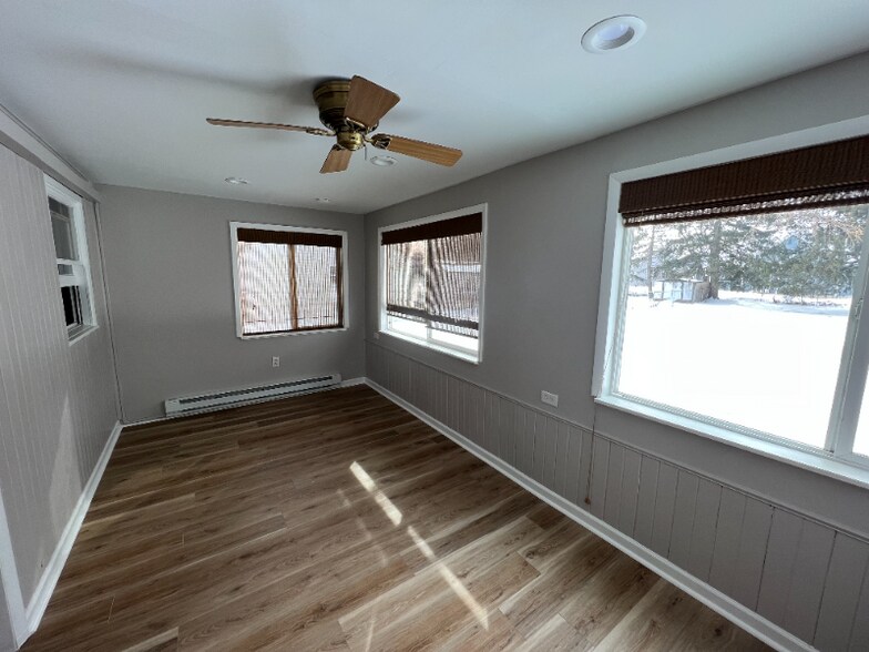 Building Photo - 209 Iroquois St