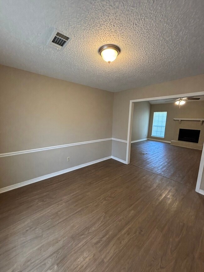 Building Photo - 12 Tripp St