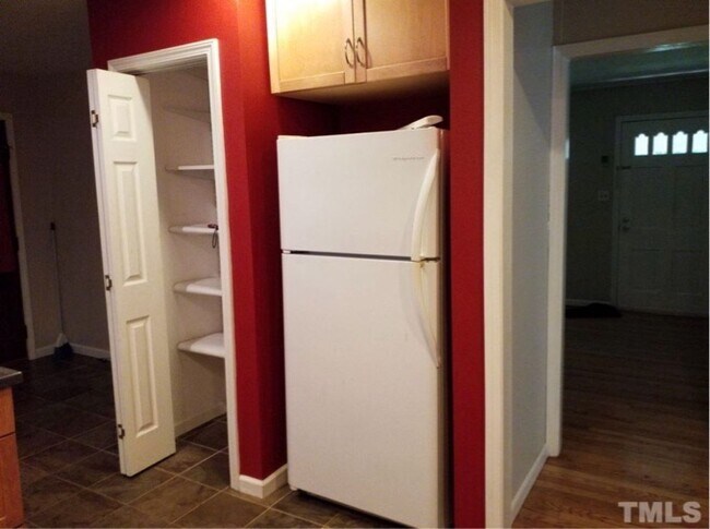 Building Photo - 604 Maple Ln