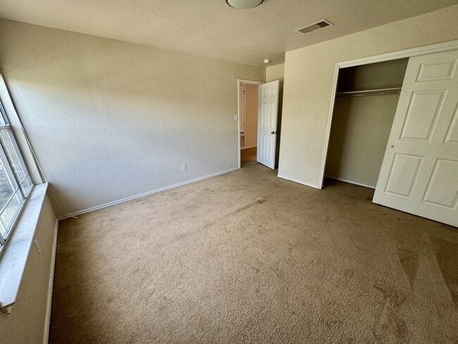 Building Photo - 8755 Sunview Park
