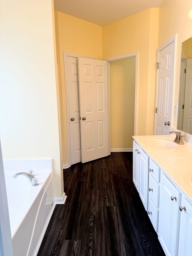 Building Photo - Beautiful Mirror Lake Home for Rent!