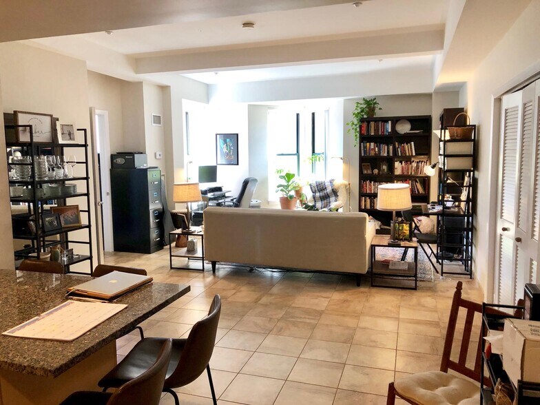 Building Photo - 33 Fay St