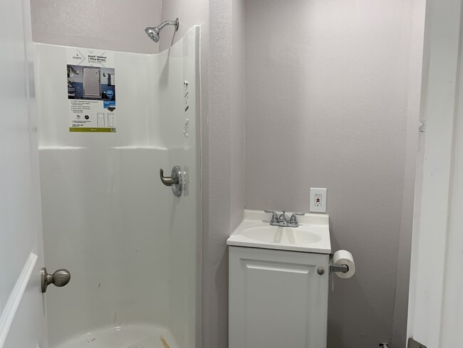 Bathroom - 822 E Ocean Blvd