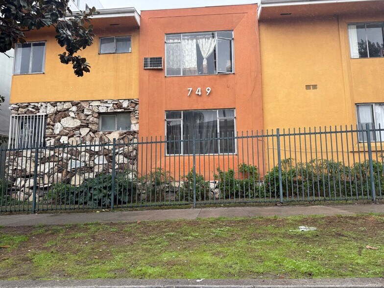 Building Photo - 749 S Berendo St