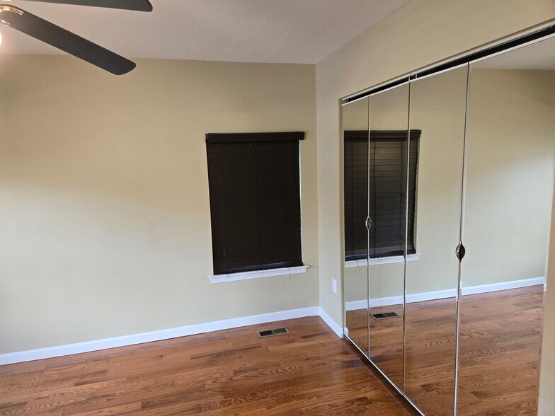 Building Photo - 33 N Ann St