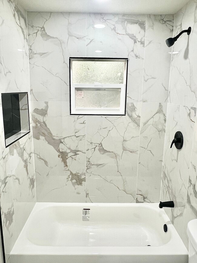 Building Photo - 340 S Osceola St