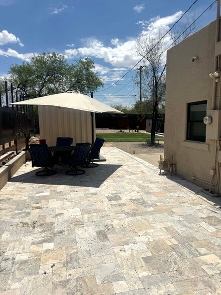 Side Patio (furniture included) - 2028 E 2nd St