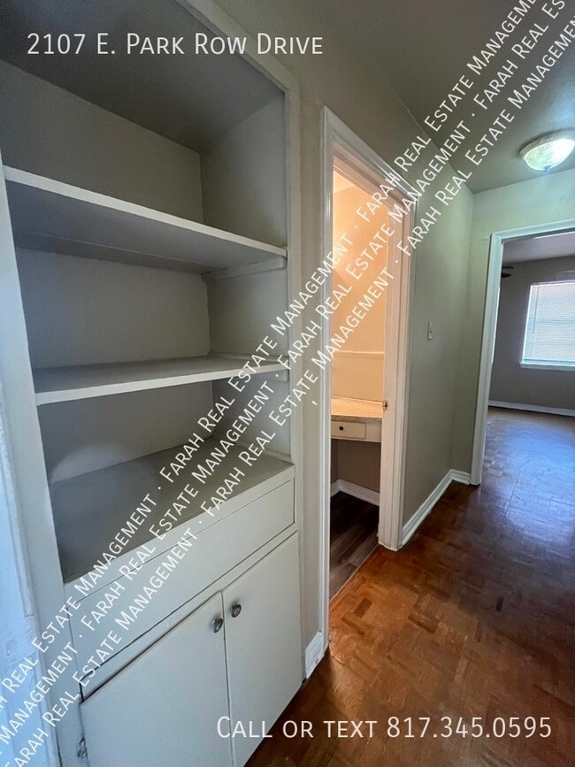 Building Photo - 2107 E Park Row Dr